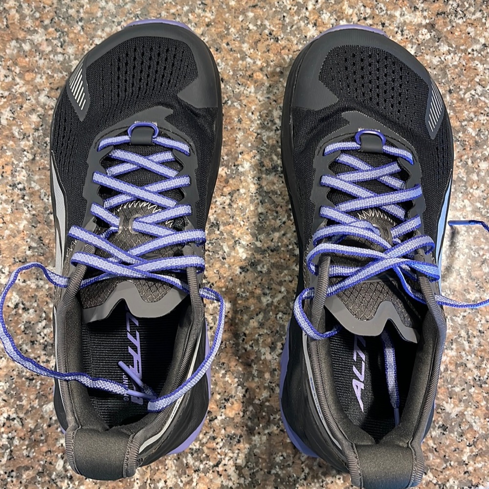 Women’s ALTRA Olympus 5- Gorgeous Condition, worn for less than 50 miles!